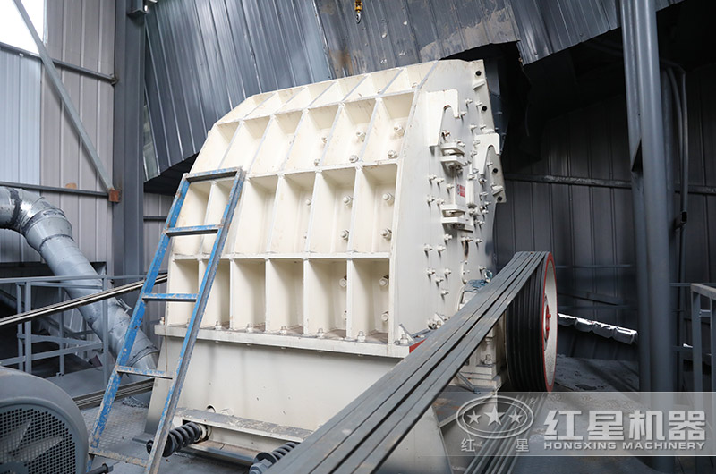 石灰石破碎客戶現場，適用錘破機